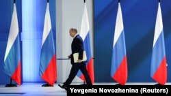 Президент России Владимир Путин после ежегодного послания Федеральному собранию, 21 апреля 